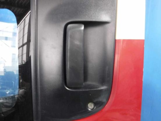 ドア（左）　いすゞ　ギガ　PDG-CXE77X8　[P28734]