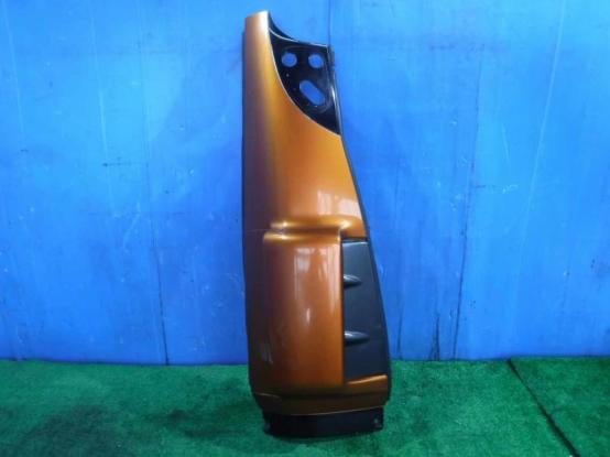 コーナーパネル（右）　いすゞ　ギガ　KL-EXD51L3　[P30837]