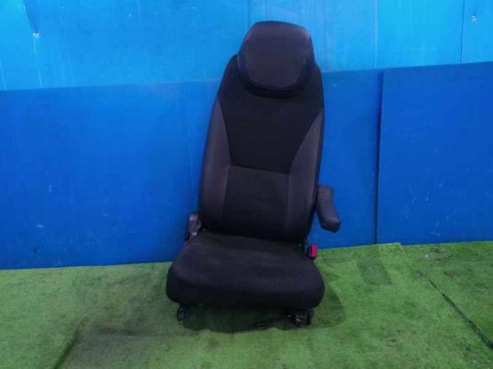 シート（右）　三菱ふそう　キャンター　TPG-FEA50　[P31740]