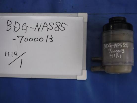 パワステフルードリザーブタンク　いすゞ　エルフ　BDG-NPS85AR　[P18087]