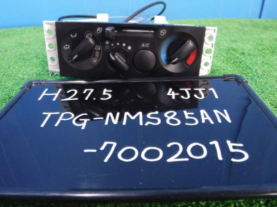エアコンパネル　いすゞ　エルフ　TPG-NMS85AN　[P24561]