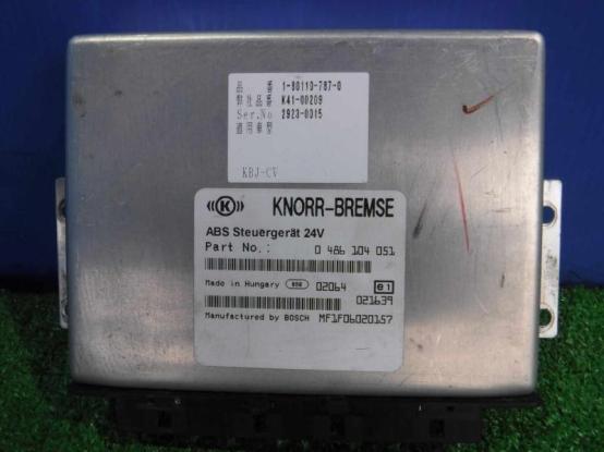 ABSコントロールユニット　いすゞ　ギガ　KL-EXD51L3　[P30830]