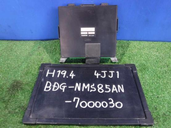 ボディーコントロールユニット　いすゞ　エルフ　BDG-NMS85AN　[P30942]