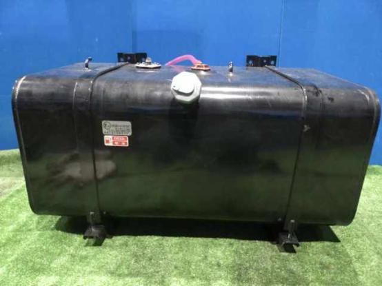 フューエルタンク（100L）　いすゞ　フォワード　***-FRR90　[P31638]