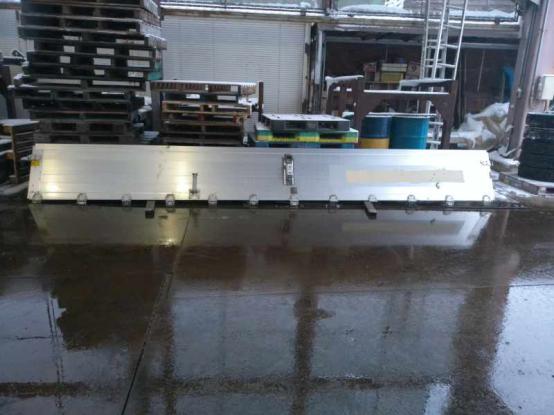 サイドアオリ（左）　日産UD　コンドル　BDG-MK37D　[P31704]