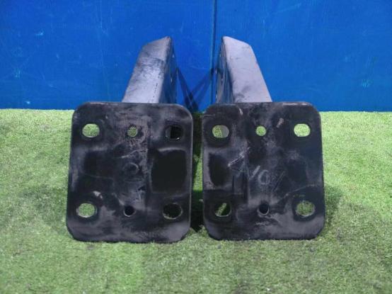 Rバンパーステー（左右）　いすゞ　フォワード　TKG-FRR90　[P31810]